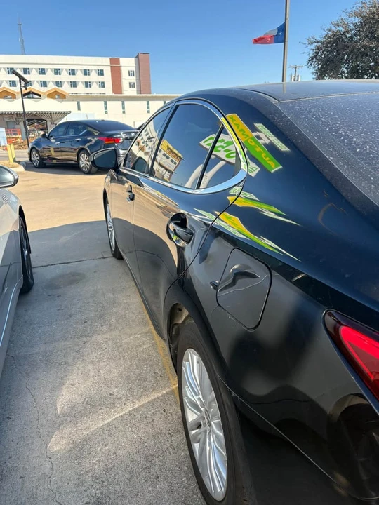 2014 Lexus ES 6th Gen - Image 4 of 10