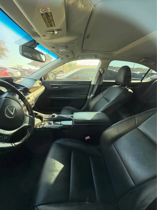 2014 Lexus ES 6th Gen - Image 9 of 10