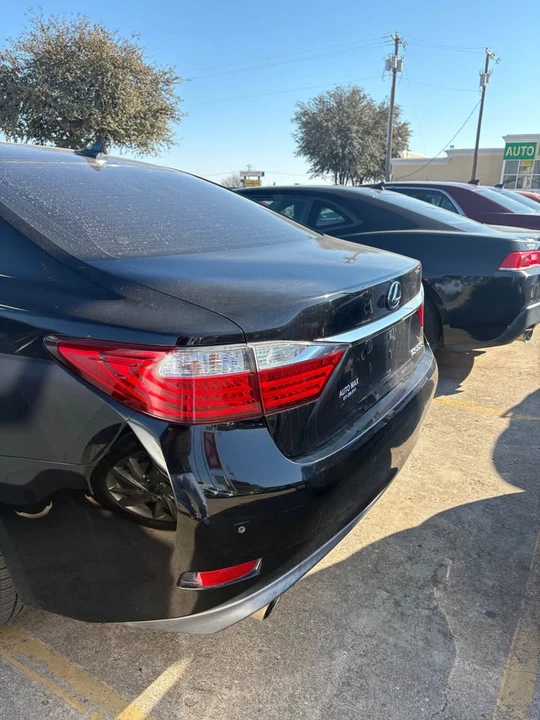 2014 Lexus ES 6th Gen - Image 6 of 10
