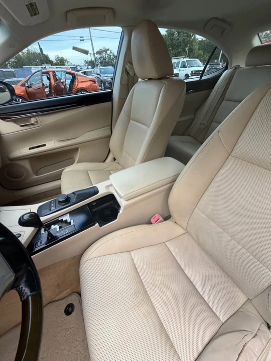 2014 Lexus ES 6th Gen - Image 9 of 11