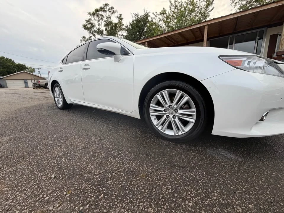 2014 Lexus ES 6th Gen - Image 4 of 11