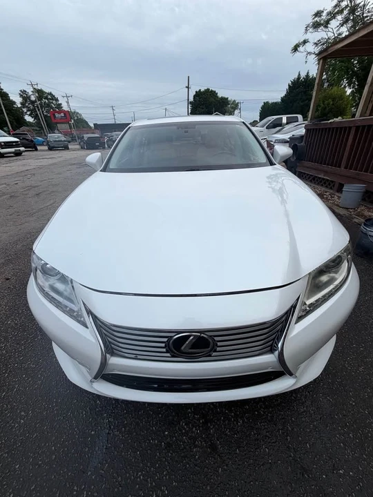 2014 Lexus ES 6th Gen - Image 3 of 11