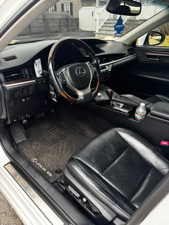 2014 Lexus ES 6th Gen - Image 4 of 5