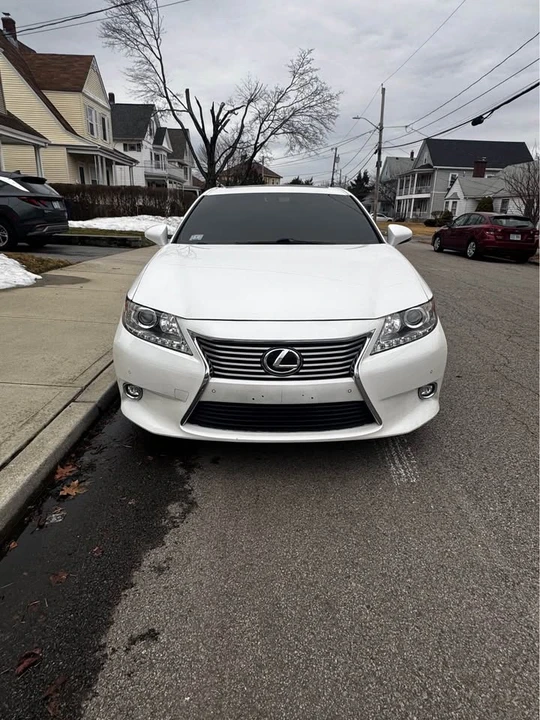 2014 Lexus ES 6th Gen - Image 2 of 5