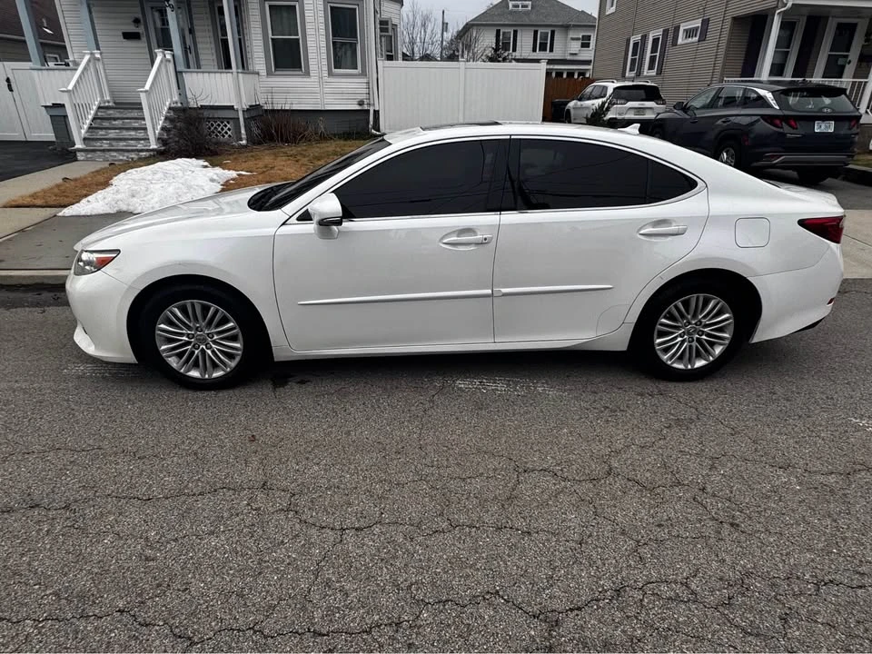 2014 Lexus ES 6th Gen - Image 3 of 5