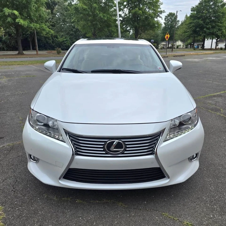 2014 Lexus ES 6th Gen - Image 6 of 19