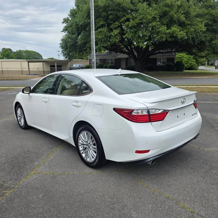2014 Lexus ES 6th Gen - Image 3 of 19