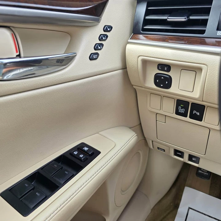 2014 Lexus ES 6th Gen - Image 7 of 19