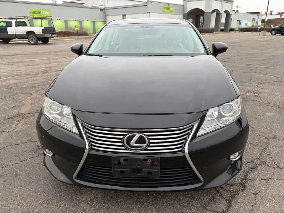 2014 Lexus ES 6th Gen - Image 2 of 19