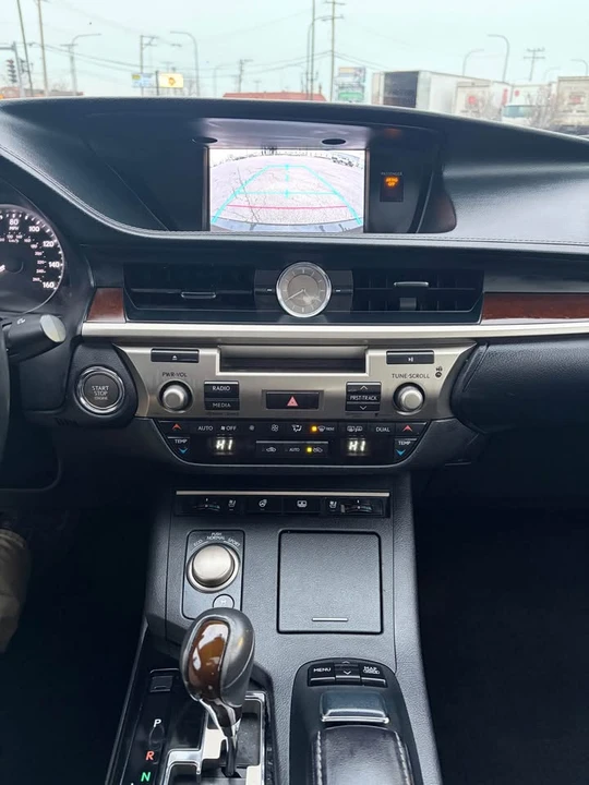 2014 Lexus ES 6th Gen - Image 16 of 19