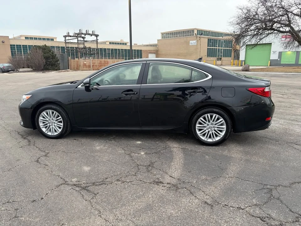 2014 Lexus ES 6th Gen - Image 5 of 19