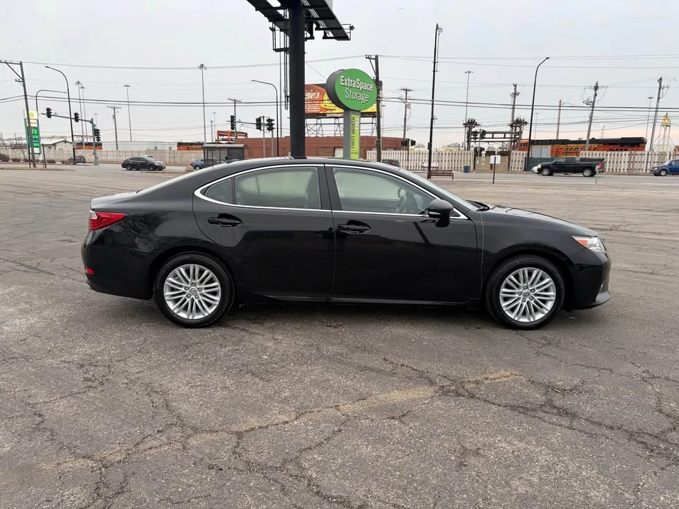 2014 Lexus ES 6th Gen - Image 7 of 19