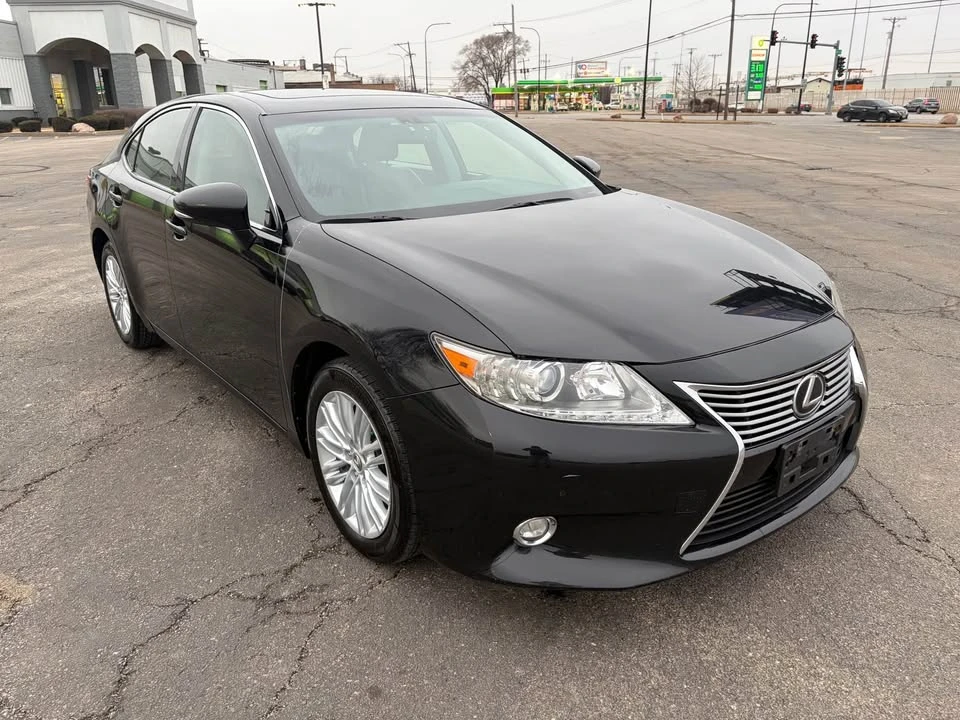 2014 Lexus ES 6th Gen - Image 3 of 19