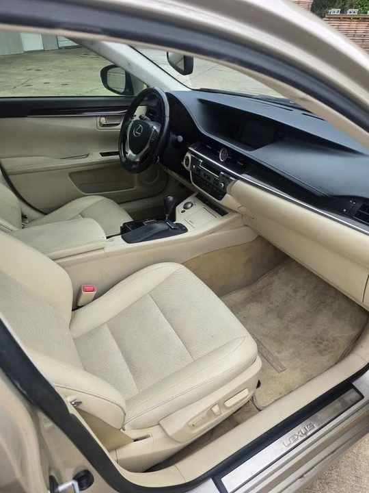 2014 Lexus ES 6th Gen - Image 14 of 20