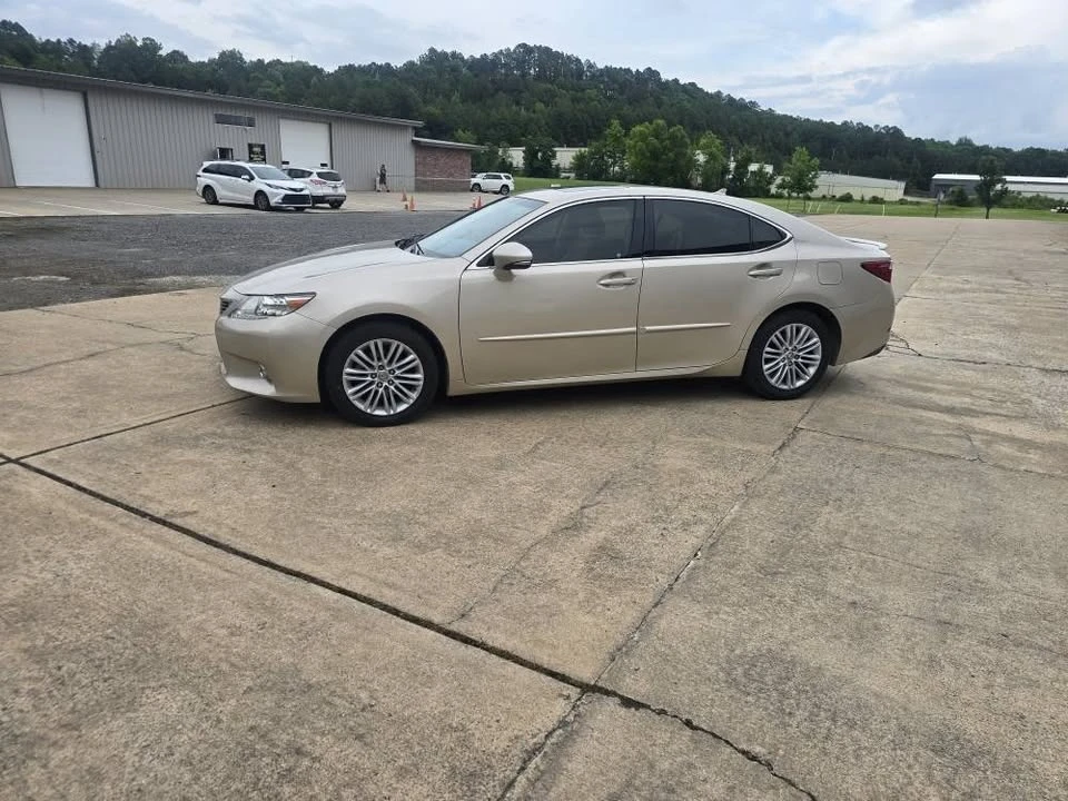 2014 Lexus ES 6th Gen - Image 7 of 20