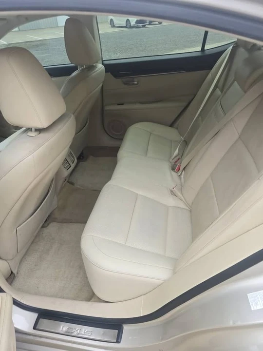 2014 Lexus ES 6th Gen - Image 10 of 20