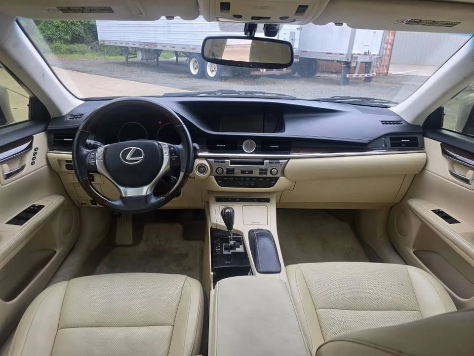 2014 Lexus ES 6th Gen - Image 13 of 20