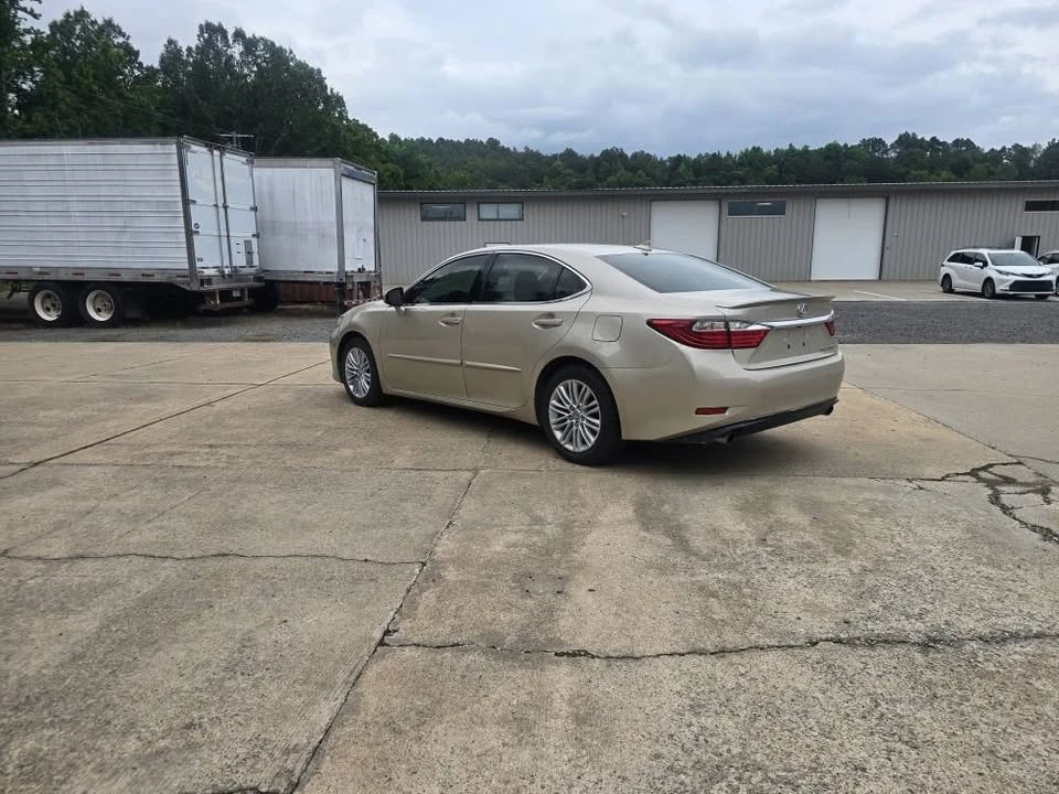 2014 Lexus ES 6th Gen - Image 3 of 20