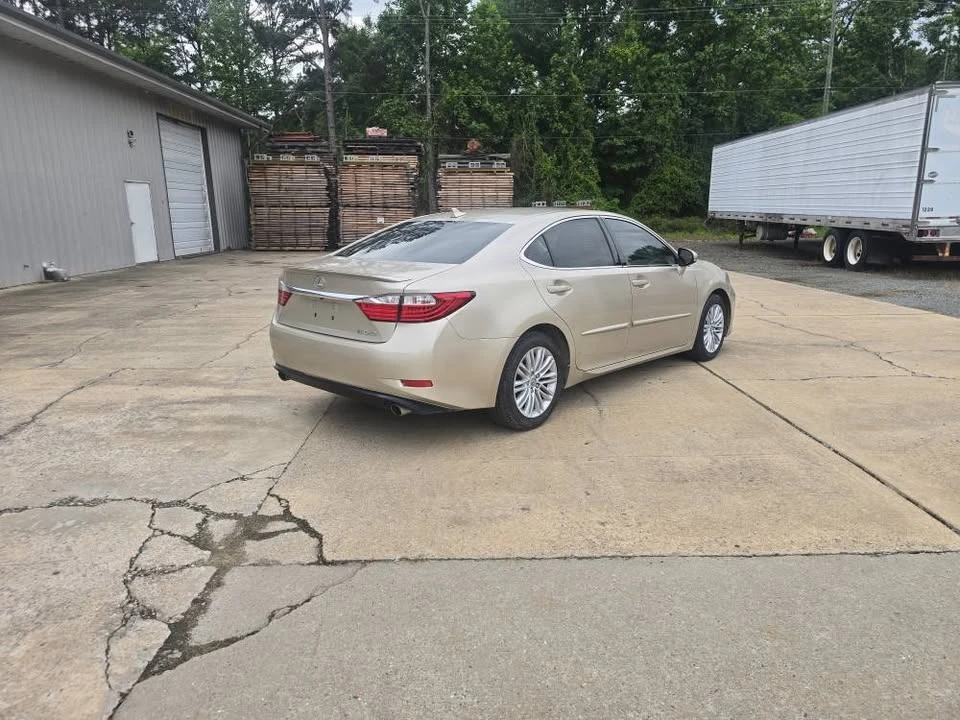 2014 Lexus ES 6th Gen - Image 6 of 20