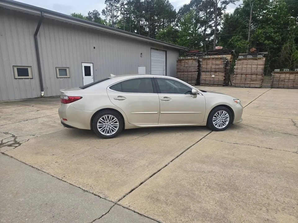 2014 Lexus ES 6th Gen - Image 2 of 20