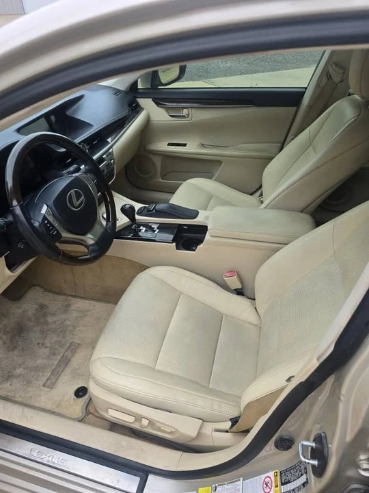 2014 Lexus ES 6th Gen - Image 9 of 20