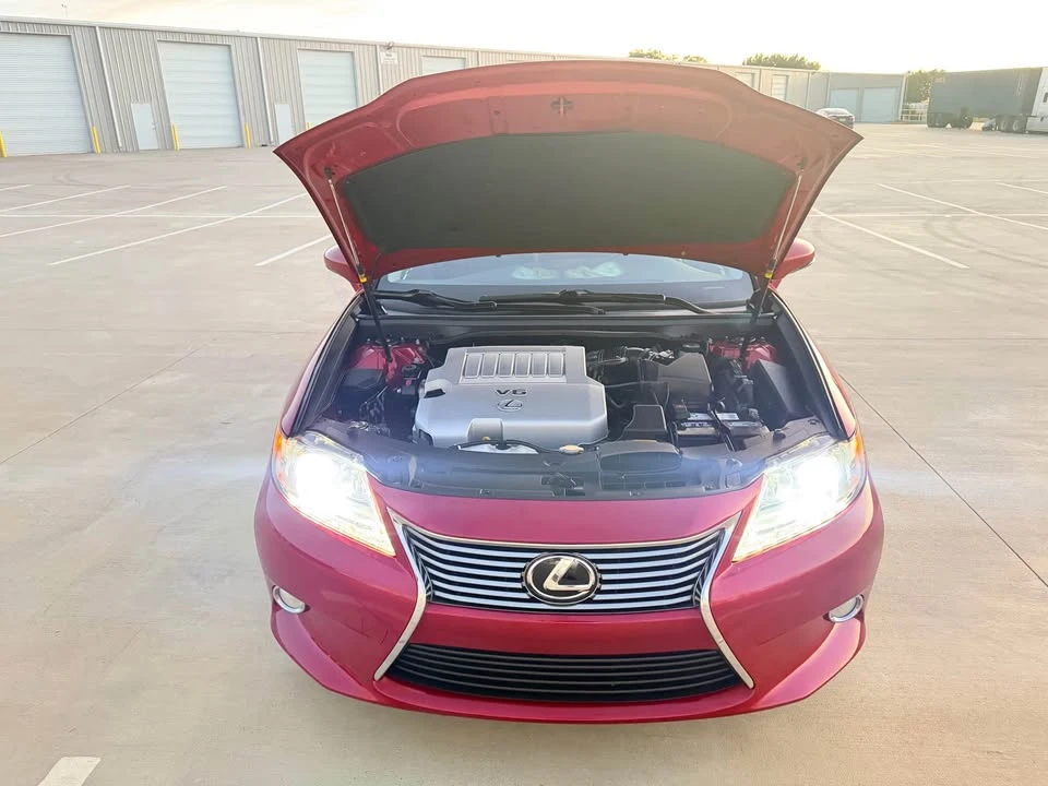 2014 Lexus ES 6th Gen - Image 18 of 20