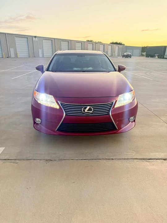 2014 Lexus ES 6th Gen - Image 14 of 20