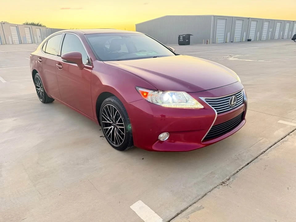 2014 Lexus ES 6th Gen - Image 13 of 20