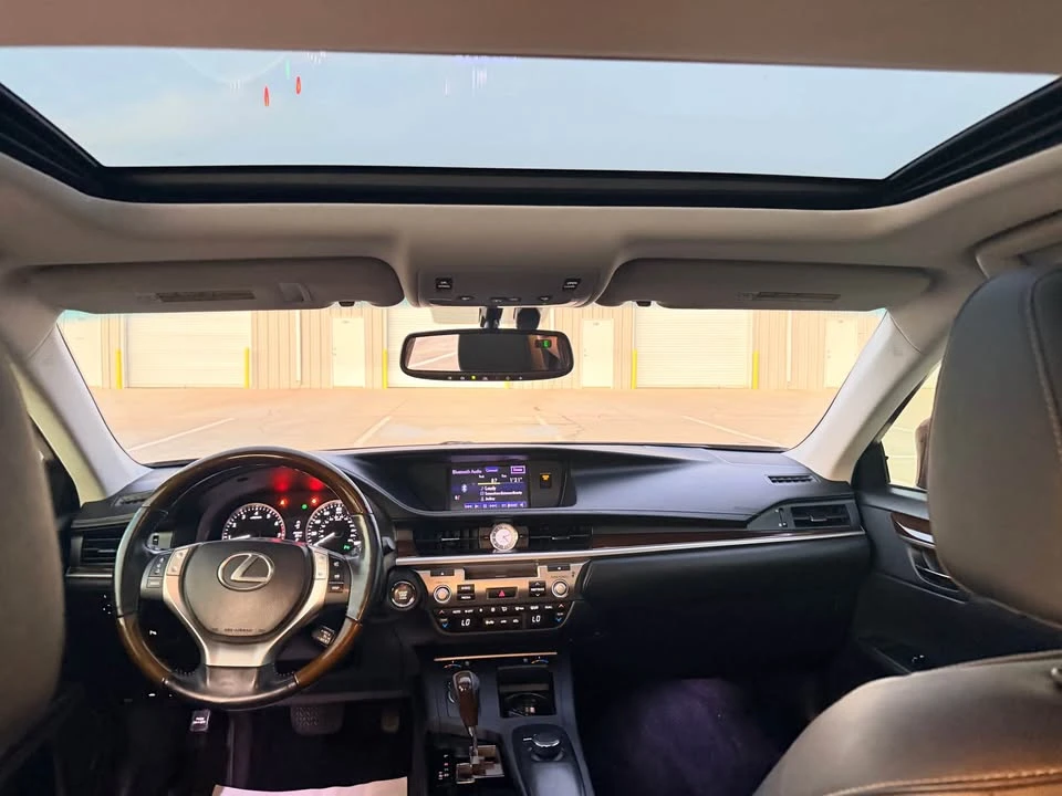 2014 Lexus ES 6th Gen - Image 15 of 20