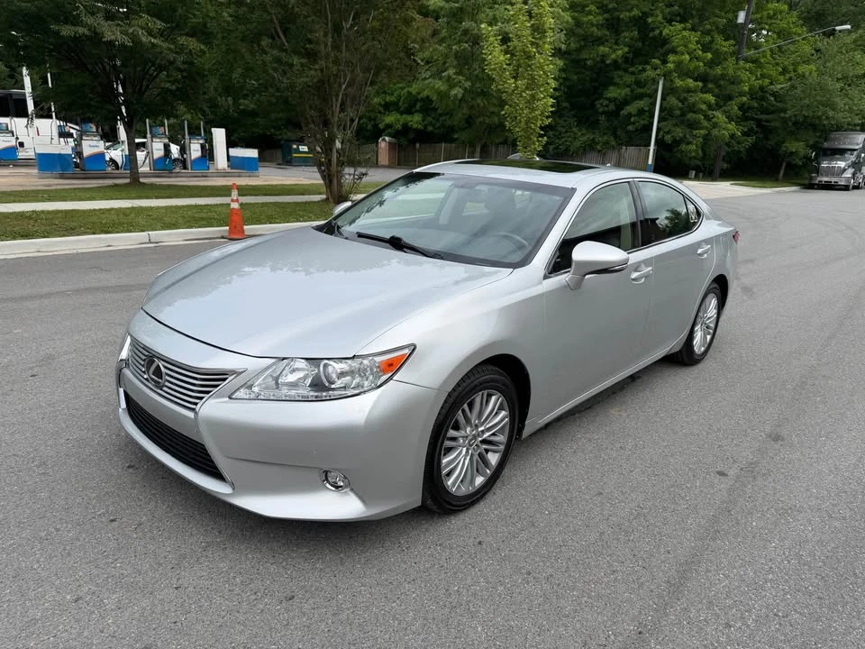 2014 Lexus ES 6th Gen - Image 3 of 16