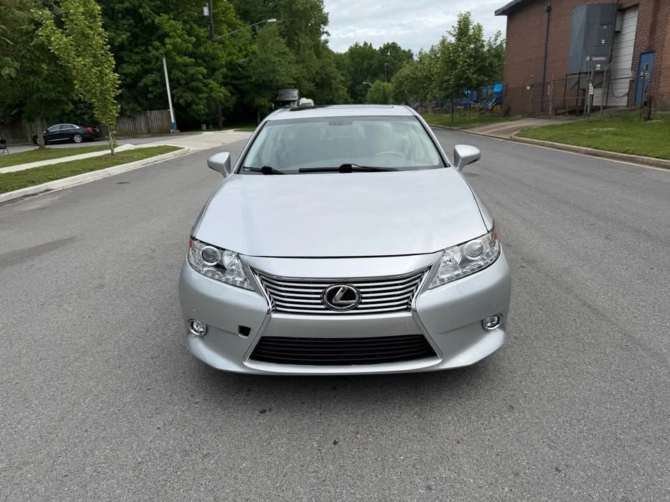 2014 Lexus ES 6th Gen - Image 2 of 16