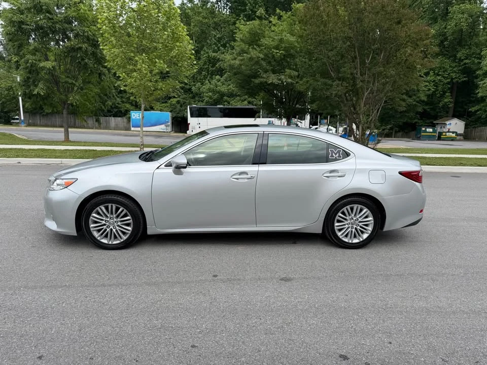 2014 Lexus ES 6th Gen - Image 4 of 16