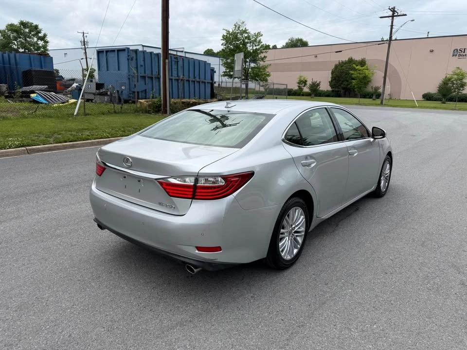 2014 Lexus ES 6th Gen - Image 11 of 16