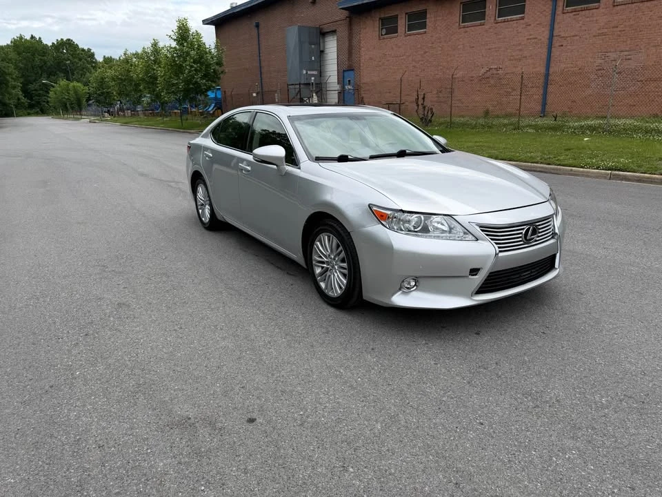 2014 Lexus ES 6th Gen - Image 14 of 16