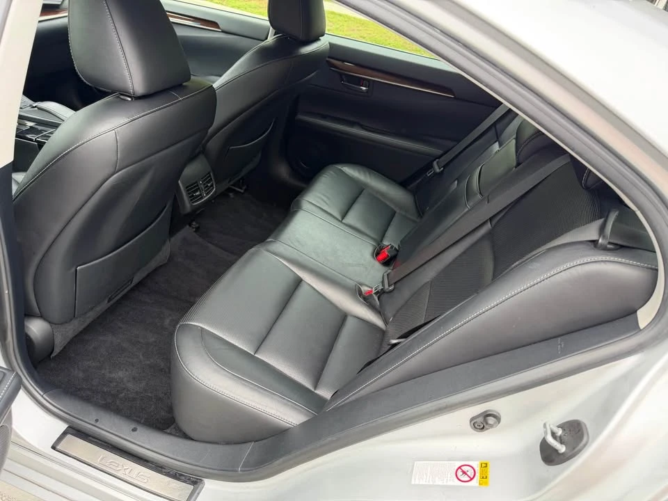 2014 Lexus ES 6th Gen - Image 8 of 16