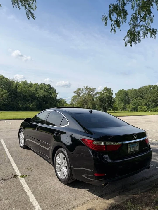 2014 Lexus ES 6th Gen - Image 13 of 16