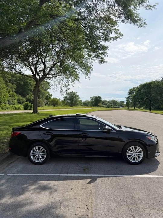 2014 Lexus ES 6th Gen - Image 4 of 16