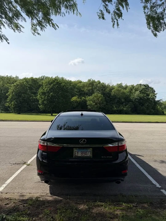 2014 Lexus ES 6th Gen - Image 15 of 16