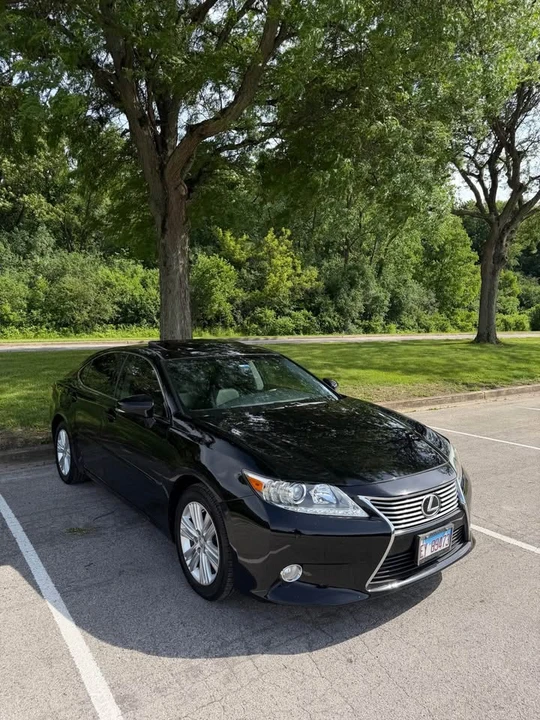 2014 Lexus ES 6th Gen - Image 3 of 16