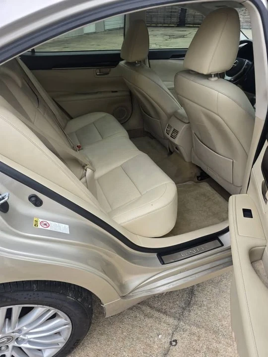 2014 Lexus ES 6th Gen - Image 14 of 19