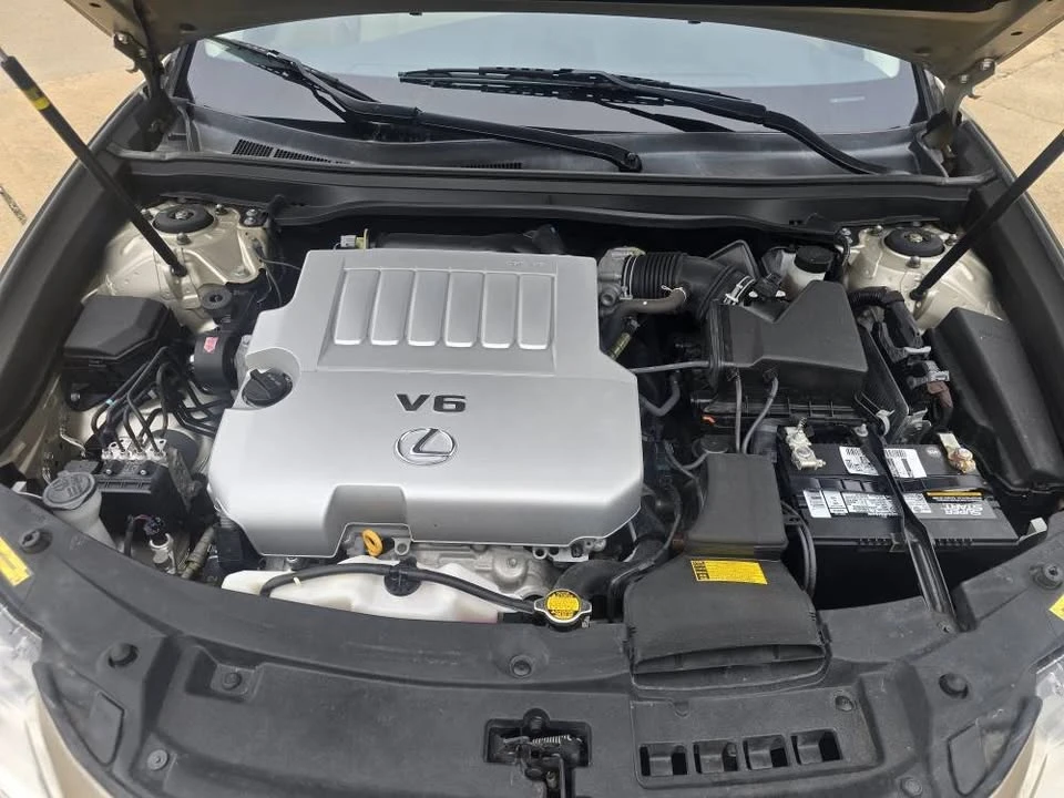 2014 Lexus ES 6th Gen - Image 16 of 19