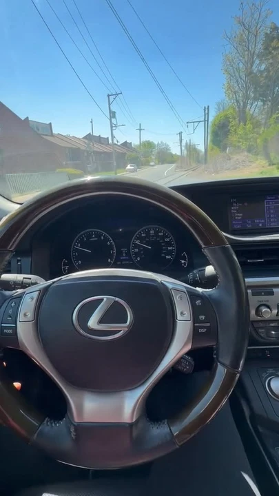 2014 Lexus ES 6th Gen - Image 10 of 10