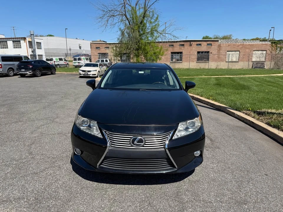 2014 Lexus ES 6th Gen - Image 2 of 10