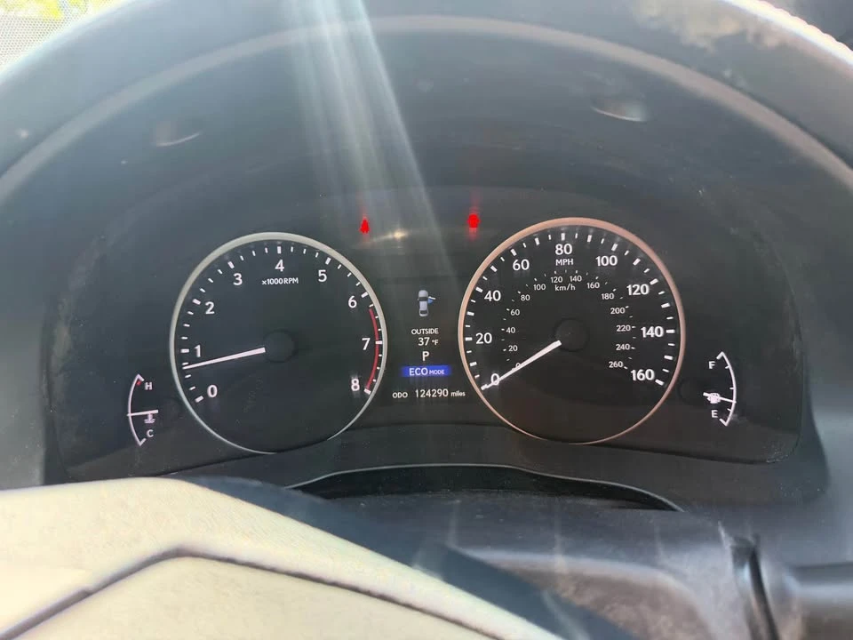 2014 Lexus ES 6th Gen - Image 5 of 10