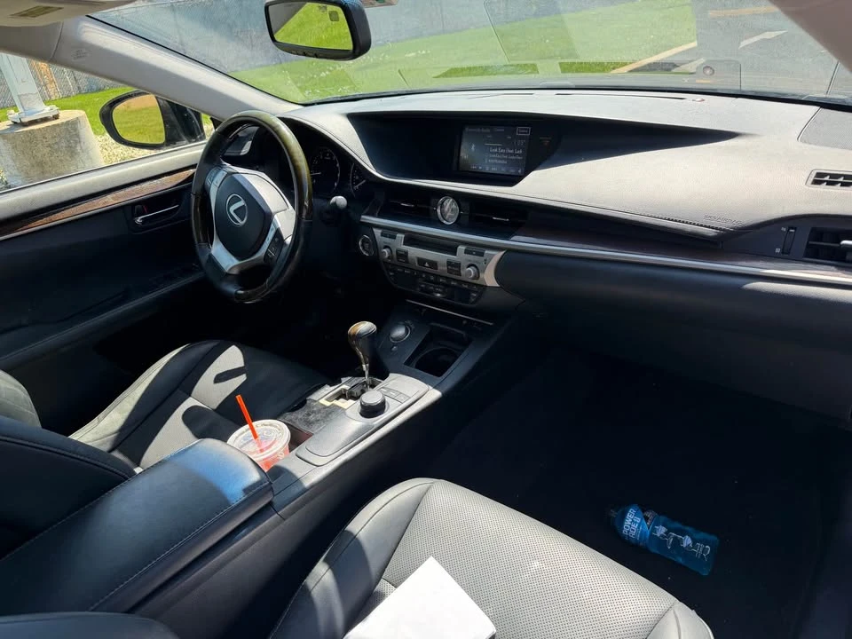 2014 Lexus ES 6th Gen - Image 7 of 10