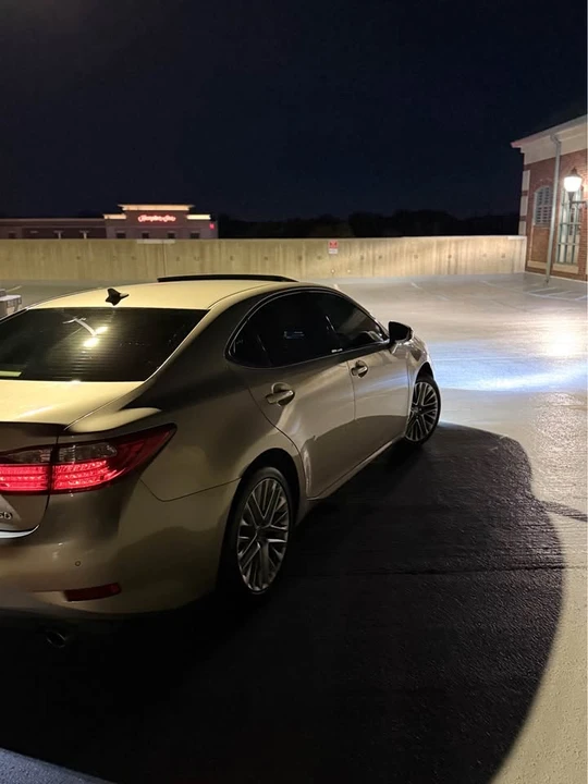 2014 Lexus ES 6th Gen - Image 6 of 15