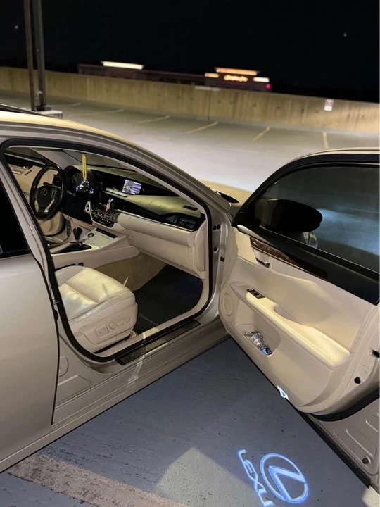 2014 Lexus ES 6th Gen - Image 14 of 15