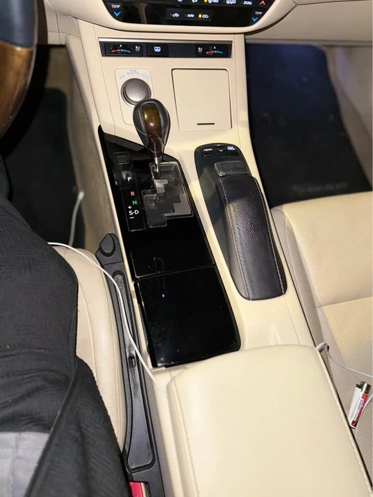 2014 Lexus ES 6th Gen - Image 9 of 15