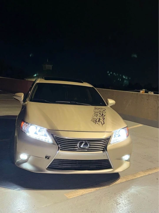 2014 Lexus ES 6th Gen - Image 2 of 15