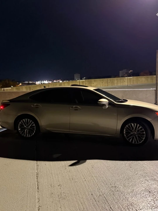 2014 Lexus ES 6th Gen - Image 5 of 15